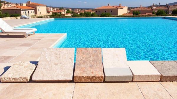 Top conseils pour sélectionner des margelles de piscine à Marseille